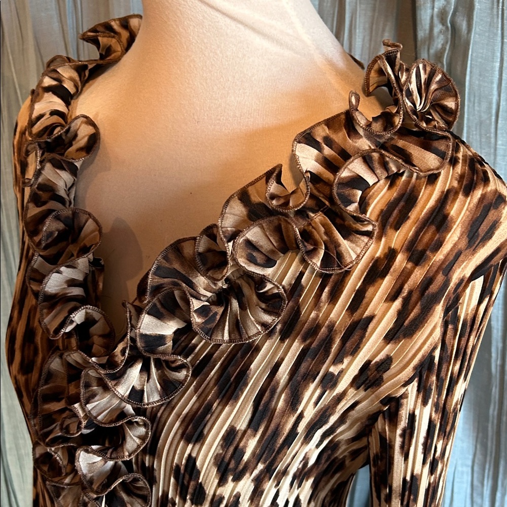 Leopard Print Ruffle Blouse - Picture 4 of 7